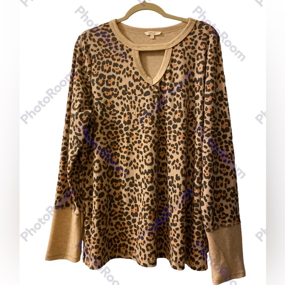 EASEL Long Sleeve Animal Print Top           Size LARGE  Excellent Used … - Picture 7 of 7